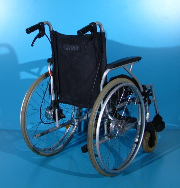 Scaun cu rotile - Drive/ latime sezut 42 cm.