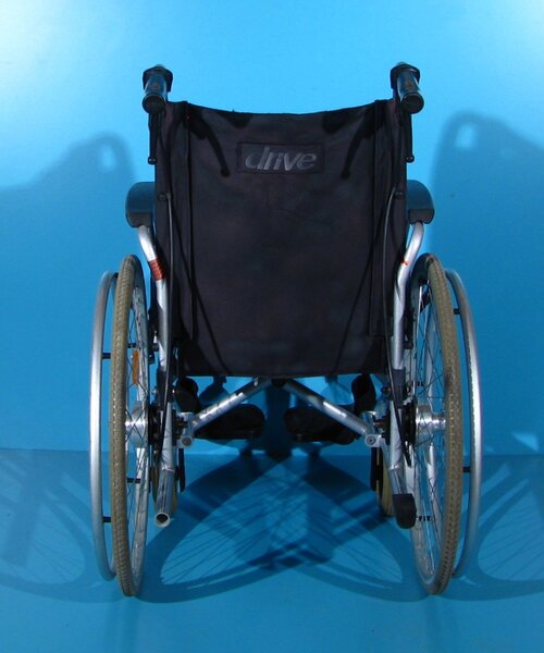 Scaun cu rotile - Drive/ latime sezut 42 cm.
